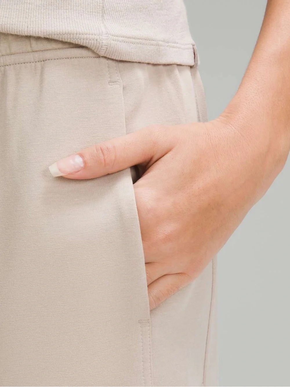 Lululemon Cotton-Blend Double-Knit Mid-Rise Cargo Pant Mojave Tan